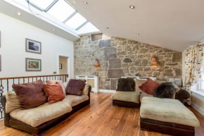 ALTIDO Spacious 3BR Mews House behind Calton Hill